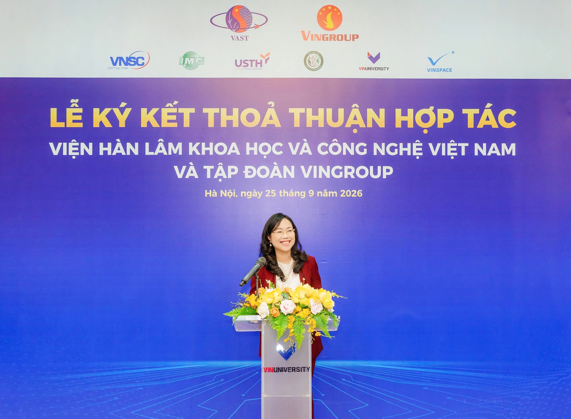 Đại diện Vingroup phát biểu tại lễ ký kết với VAST